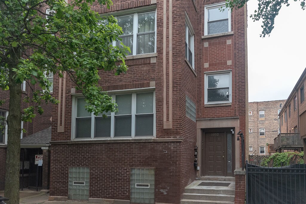 Foto principal - 1052 N Oakley Blvd