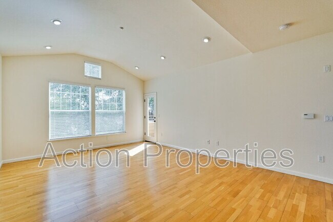 Building Photo - 604 S Fair Oaks Ave