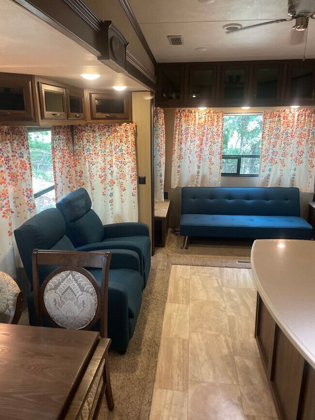 Building Photo - 2016 Palomino RV