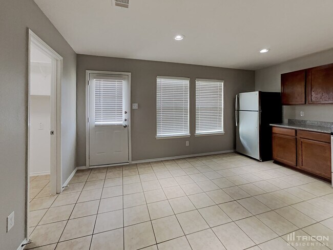 Building Photo - 429 Sandy Creek Dr