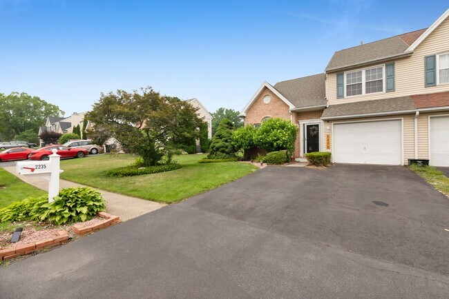 Foto del edificio - 2235 Briarwood Dr
