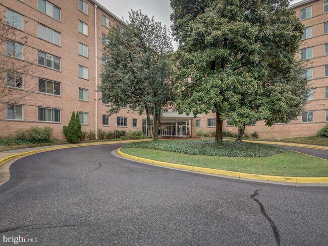 Building Photo - 3000 Spout Run Pkwy