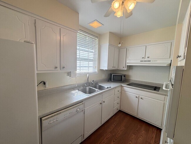 Foto del edificio - 2 bedroom 2 bath Condo at Carriage Hill