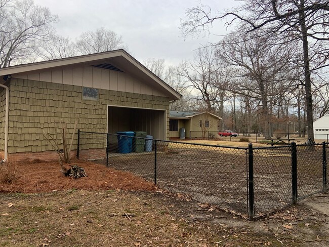 Building Photo - Fantastic 3 BR House w/ Den in Gibsonville...