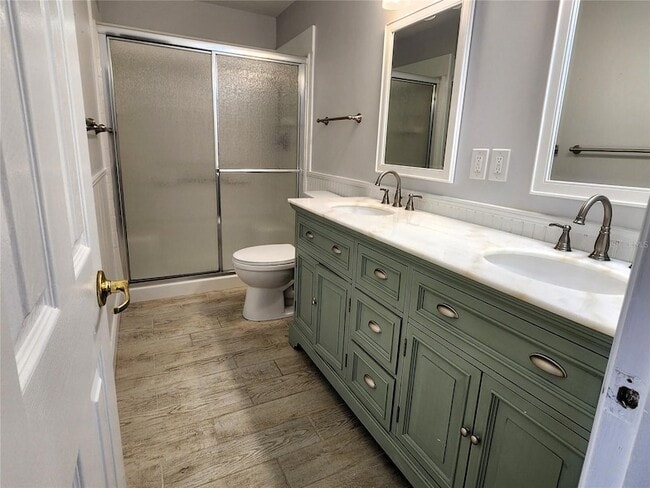 Building Photo - 2617 Pine Tree Dr