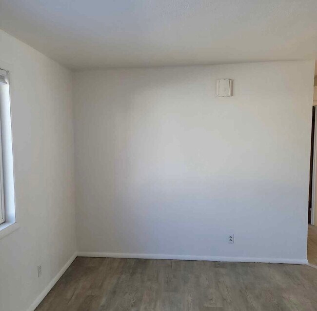 Building Photo - 1536 Laurel Ave