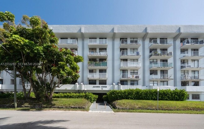 Foto del edificio - 920 NE 169th St