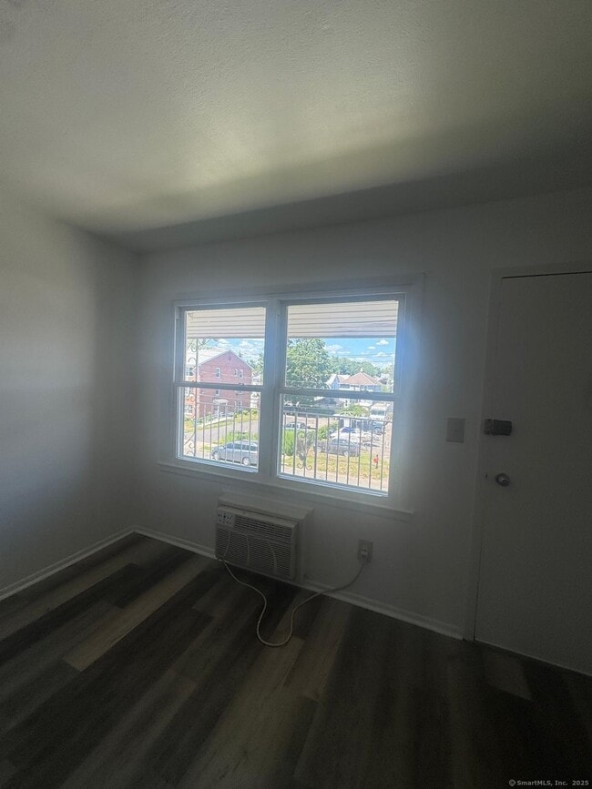 Building Photo - 169 Birdseye St