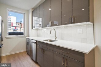 Building Photo - 225 N 12th St