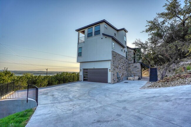 Foto del edificio - 7002 Deepwood Dr