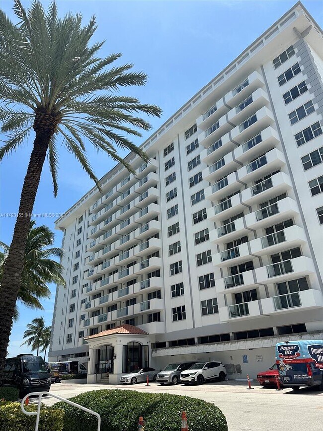 Foto del edificio - 9195 Collins Ave