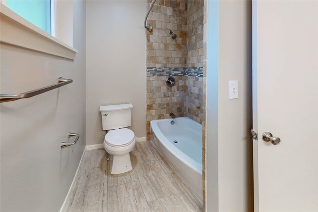 Building Photo - 5338 Creekbend Dr