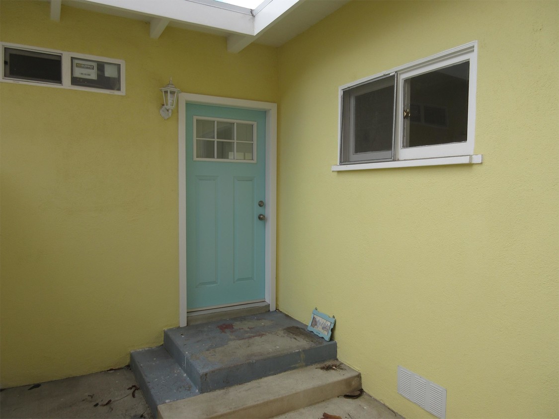 Primary Photo - 2055 E Harbor Blvd