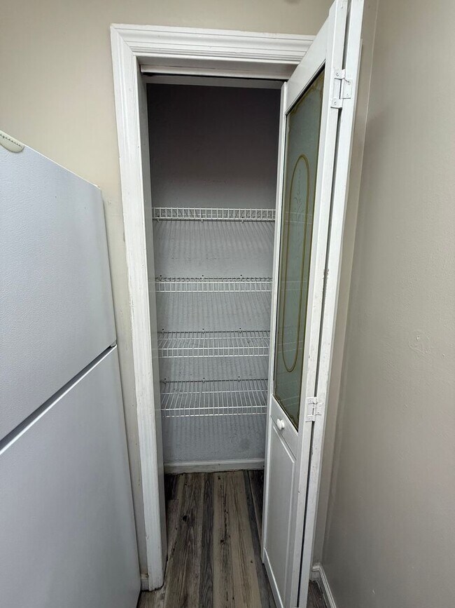 Foto del edificio - 3 Bed Townhouse on Nuggett Lane, available...
