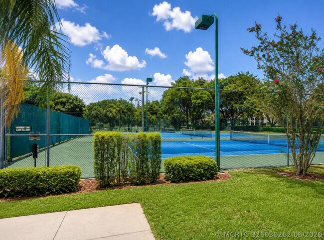 Building Photo - 503 Gardens Dr