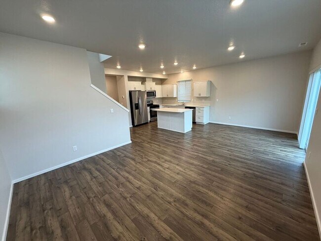 Foto del edificio - 4833 Thyme Ave NE