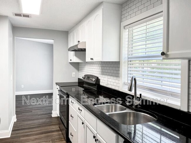 Building Photo - 115 Dolphin Blvd E