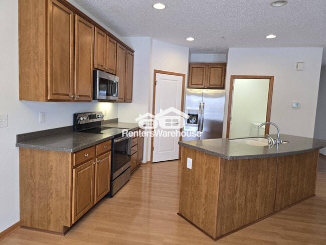 Building Photo - 1611 Fox Hunt Way