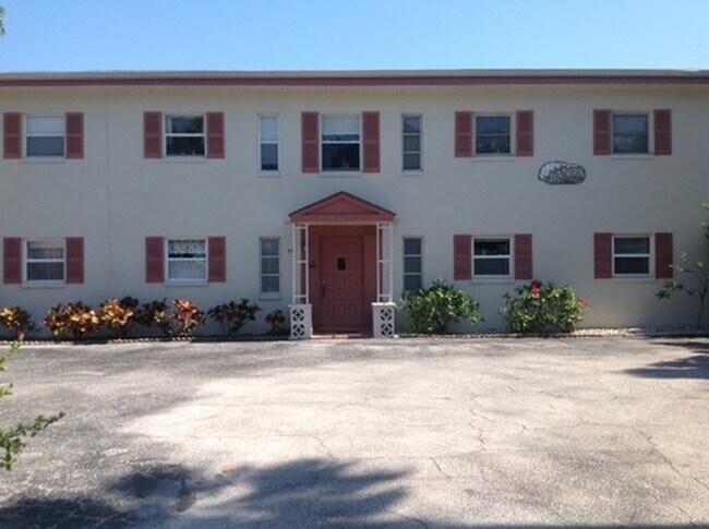 Frente - 35 44th Avenue