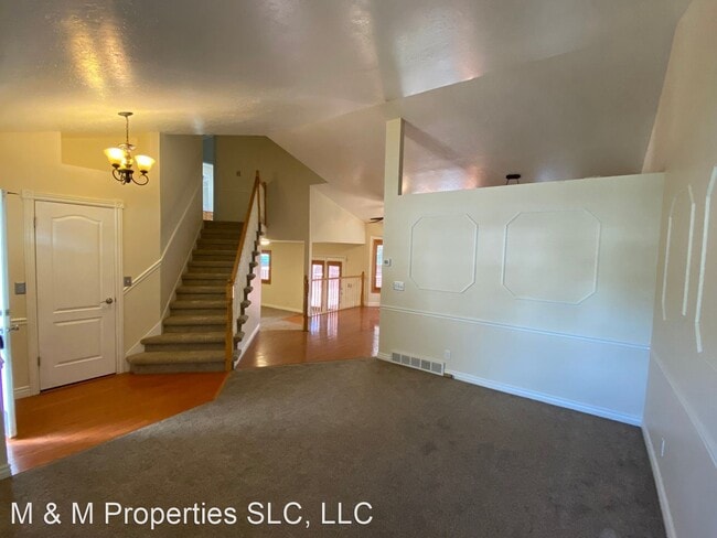 Building Photo - 4 br, 2.5 bath House - 601 E Cherry Plum C...