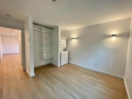 Building Photo - This 1BD/1BA Santa Barbara Bungalow sits i...