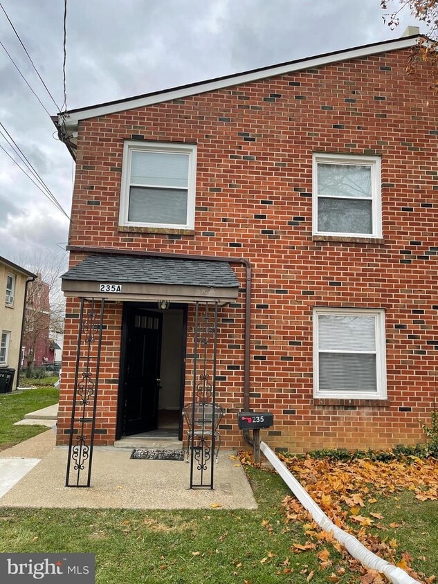 235 Roesch Ave, Oreland, PA 19075 House for Rent in Oreland, PA