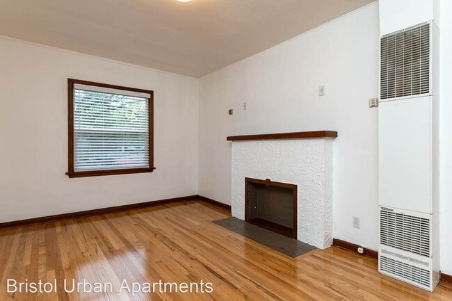 Building Photo - 131 SE 24th Ave