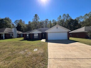 Building Photo - 14 Brentwood Dr