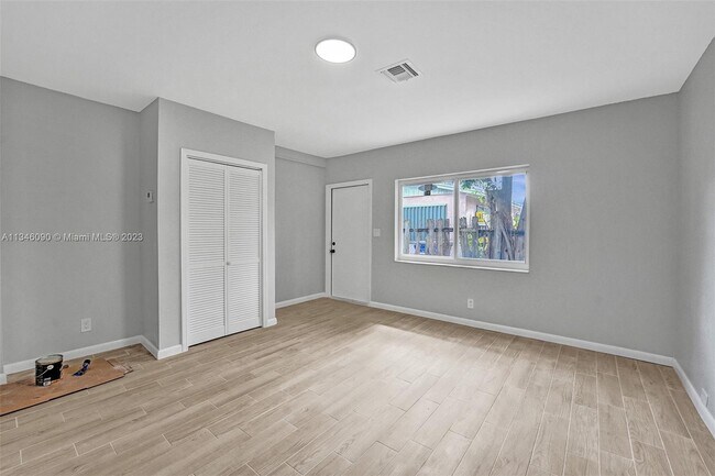 Foto del edificio - 1451 SW 5th Ave