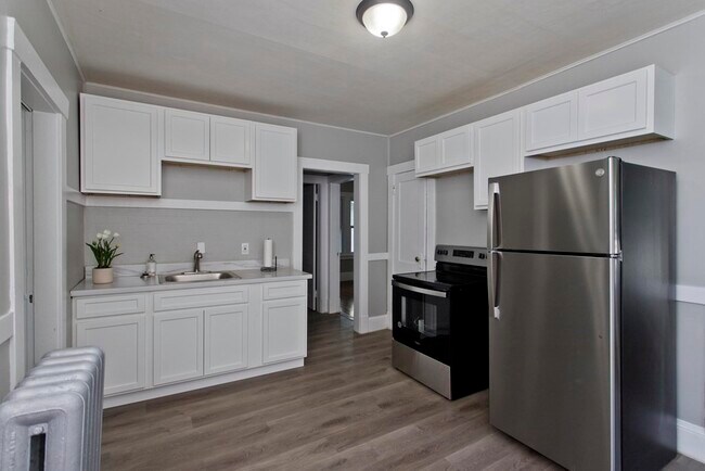 Building Photo - 54 Draper St