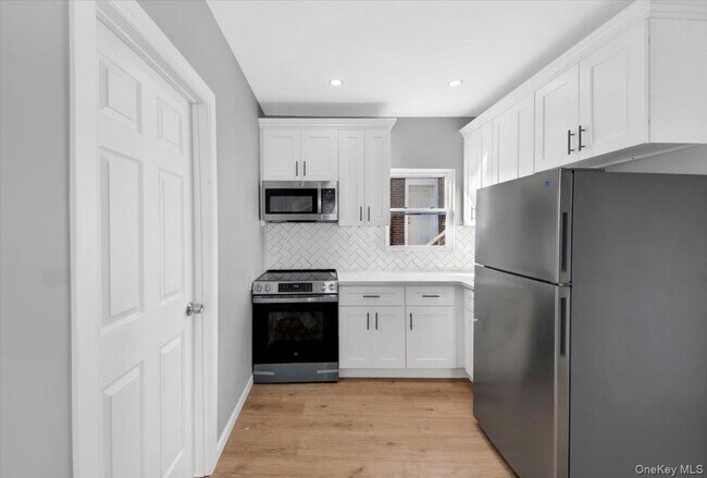 Foto del edificio - 216 Pugsley Ave