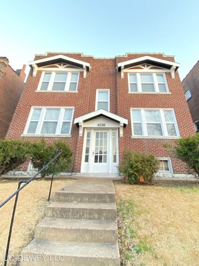 4226 Dewey Ave, St. Louis, MO 63116 Apartment for Rent in St. Louis