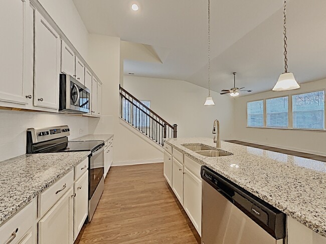 Foto del edificio - 6177 Rosemore Ln