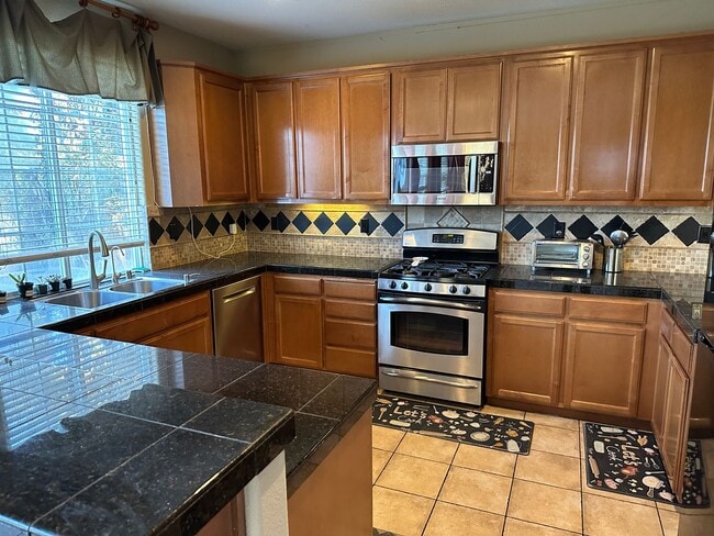 Building Photo - 2691 Hutchings Dr