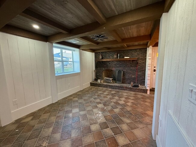 Building Photo - 33 Elmwood St