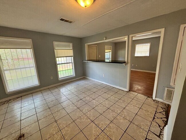 Building Photo - 6709 Lake Glen Dr