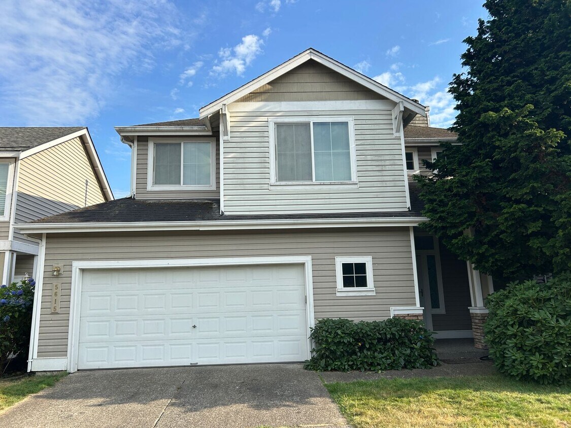 Foto principal - 3 Bed, 2.5 bath Kent house w/2-car garage ...
