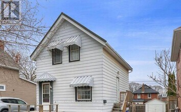 Building Photo - 139 Huron St