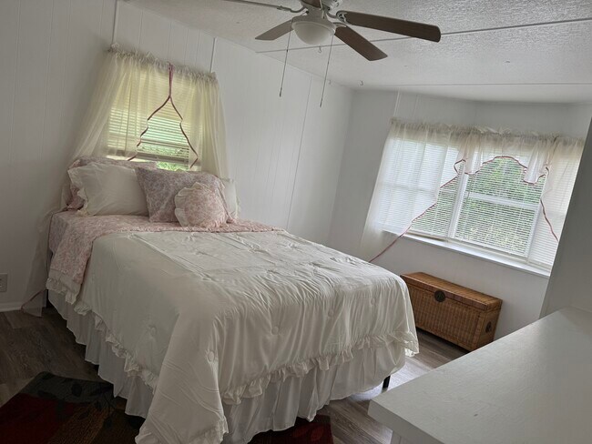 Foto del edificio - 12136 Fairway Ave