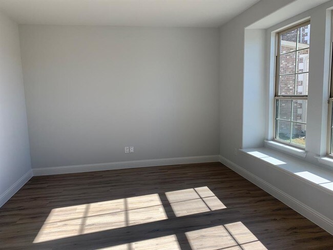 Building Photo - 1521 Lariat Dr