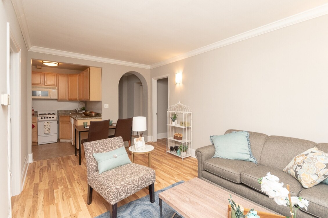 426 W. Surf Apartments Chicago, IL