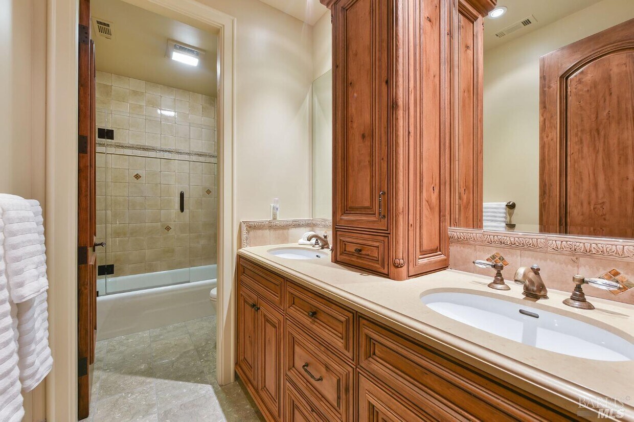 Foto principal - 2470 Spring Mountain Rd