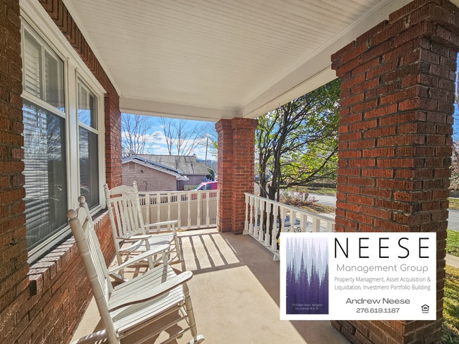 Building Photo - 719 Pearl St