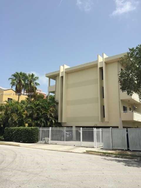 Foto del edificio - 5839 SW 74th Terrace
