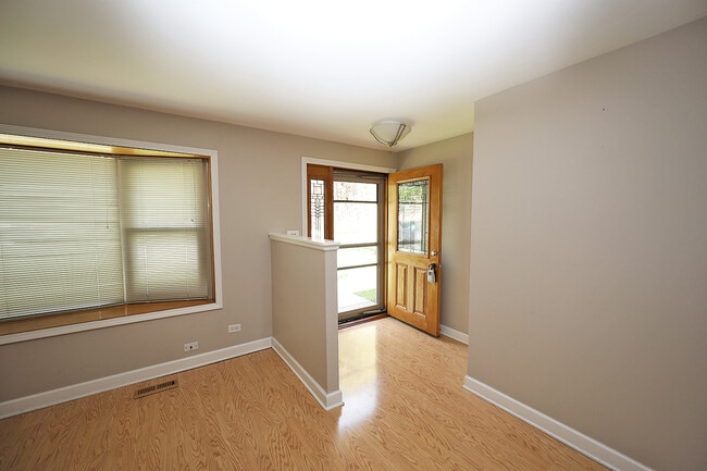 Building Photo - 122 Lela Ln