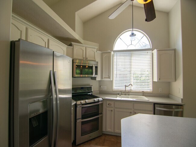 Foto del edificio - $1000 off your first month's rent! Charmin...