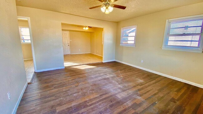 Foto del edificio - $0 First Month's Rent / $0 Deposit at Move-in