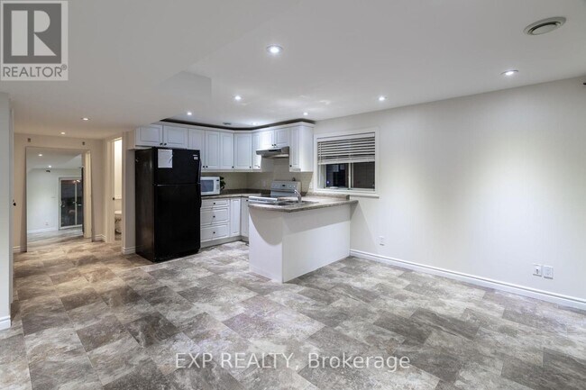 Photo du bâtiment - 35 Hummingbird Ln