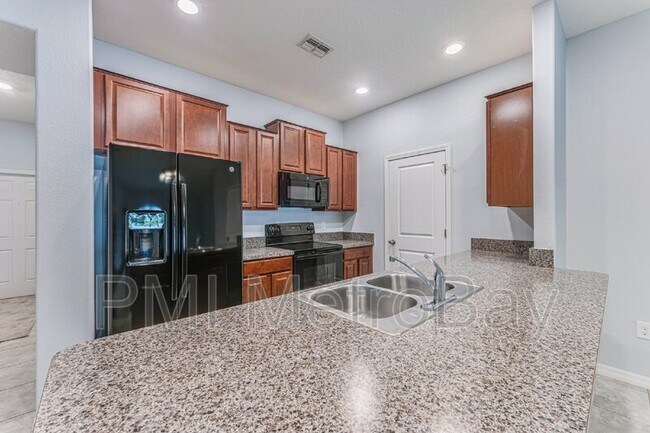 Building Photo - 10525 Lake Montauk Dr