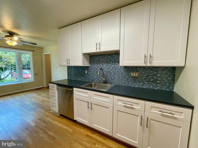 Building Photo - 1856 Golf View Ct